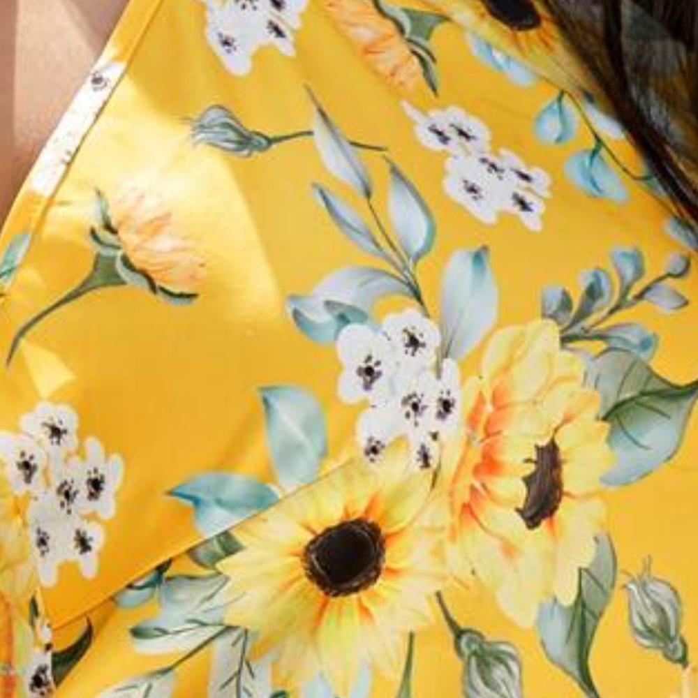 Sz L 2-piece Floral shorts/tie back halter top set - Picture 13 of 13